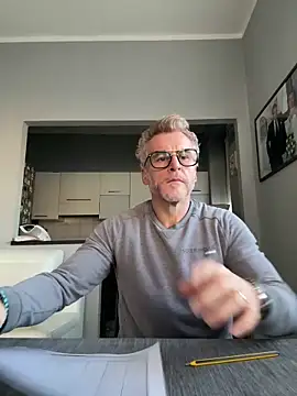 Snapshot of Axl_hot chatting on February 2026 09:21:02 AM Axl hot online show from February 2026 09:21:02 AM