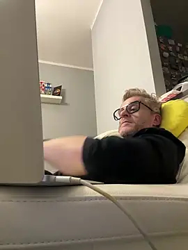 Snapshot of Axl_hot chatting on February 2026 09:26:02 PM Axl hot online show from February 2026 09:26:02 PM