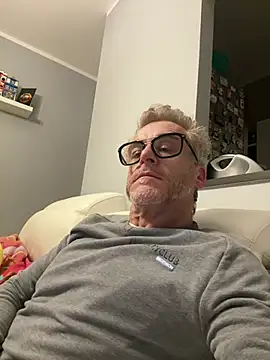 Snapshot of Axl_hot chatting on February 2026 12:52:02 AM Axl hot online show from February 2026 12:52:02 AM