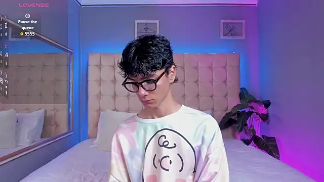 Phillicious   online show from September 2025 10:24:02 PM