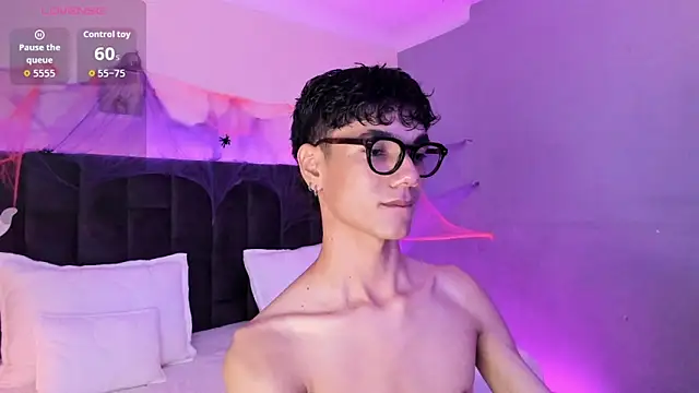 Phillicious   online show from October 2025 11:38:01 PM