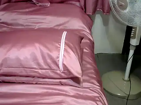 CREAMY BANANA online show from May 2026 11:10:02 PM