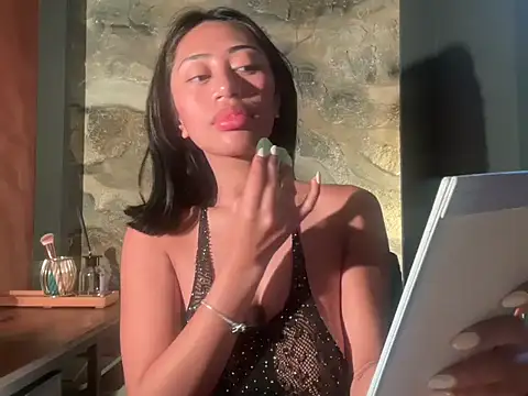 LittleHermes online show from October 2025 02:37:02 AM