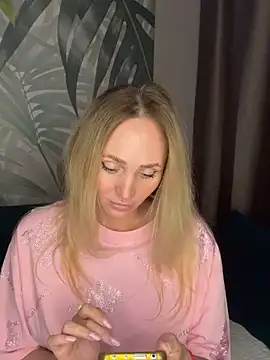 Snapshot of Affectionate_lady chatting on October 2025 08:04:02 AM Affectionate lady online show from October 2025 08:04:02 AM