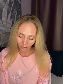 Snapshot of Affectionate_lady chatting on October 2025 09:28:02 PM Affectionate lady online show from October 2025 09:28:02 PM