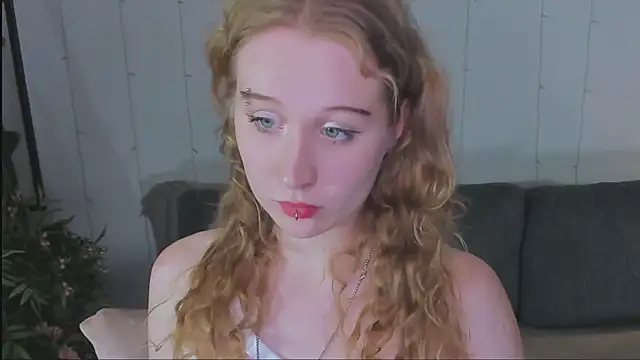 Snapshot of Astra_mluse chatting on October 2025 04:19:01 PM Astra mluse online show from October 2025 04:19:01 PM