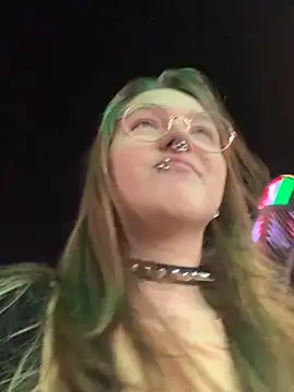 Snapshot of VesnaCrystal chatting on November 2025 06:08:02 PM VesnaCrystal online show from November 2025 06:08:02 PM