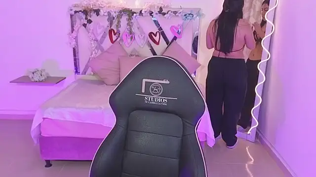 ZURY TAY online show from September 2025 11:46:02 AM