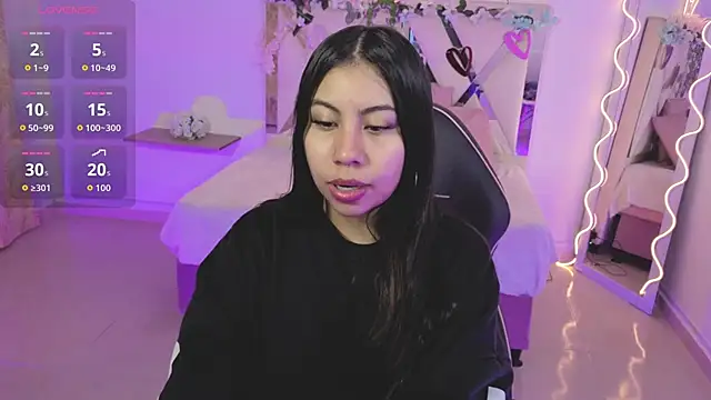 ZURY TAY online show from October 2025 11:55:02 AM