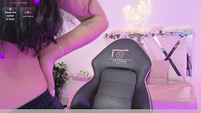 ZURY TAY online show from February 2026 11:44:02 AM