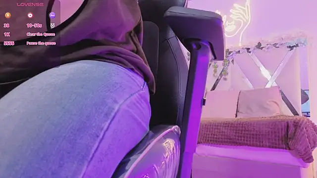 ZURY TAY online show from June 2026 11:47:02 AM