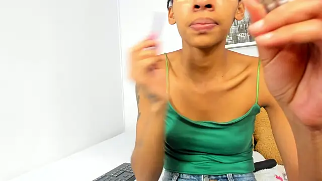 Snapshot of sarah_ashbourne chatting on November 2025 12:16:01 PM sarah ashbourne online show from November 2025 12:16:01 PM