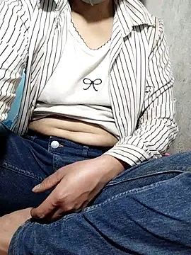 Snapshot of PhamPm70 chatting on March 2026 05:44:02 AM PhamPm70 online show from March 2026 05:44:02 AM