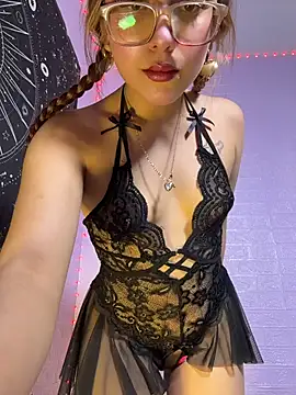 Snapshot of ZeziGamingg chatting on February 2026 03:13:01 AM ZeziGamingg online show from February 2026 03:13:01 AM