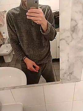 Snapshot of Baldassarre1990 chatting on November 2025 01:42:01 AM Baldassarre1990 online show from November 2025 01:42:01 AM