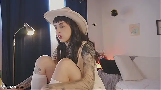 Snapshot of janne_maybe chatting on October 2025 03:24:02 PM janne maybe online show from October 2025 03:24:02 PM