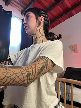 Snapshot of janne_maybe chatting on November 2025 02:09:01 PM janne maybe online show from November 2025 02:09:01 PM