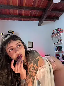 Snapshot of janne_maybe chatting on December 2025 03:32:01 PM janne maybe online show from December 2025 03:32:01 PM