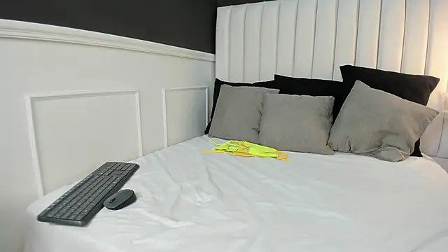  emma willliams  online show from September 2025 02:08:02 PM