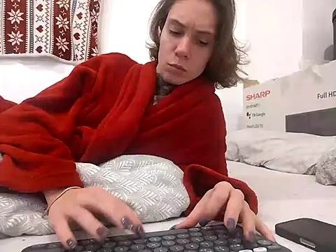 Snapshot of HoneySquirrel chatting on October 2025 04:24:02 PM HoneySquirrel online show from October 2025 04:24:02 PM