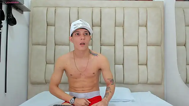 ZafiroAndFlynn online show from March 2026 02:00:02 AM