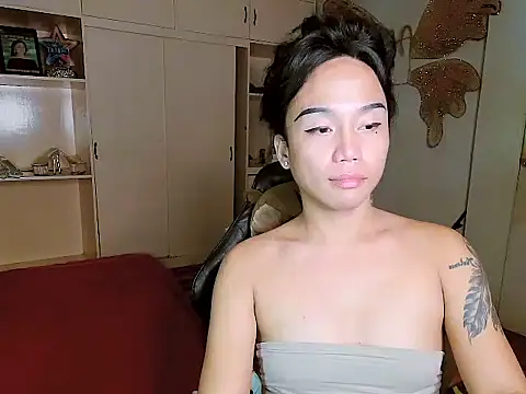 YourNikkieXxx online show from October 2025 05:04:02 PM