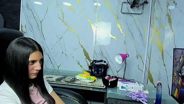  Luna Bennett online show from May 2026 08:00:01 AM