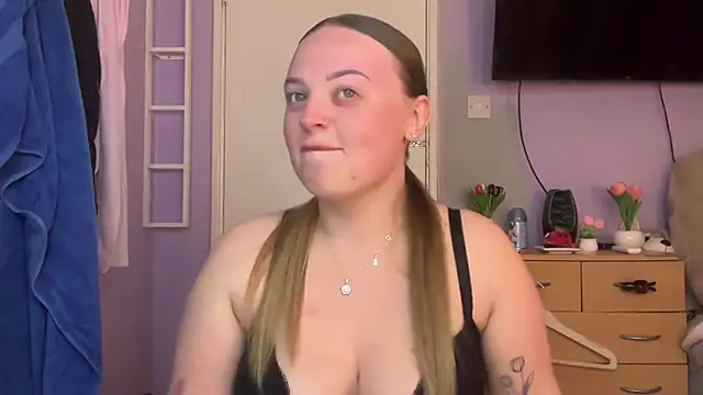 SexySashaxox online show from April 2026 07:59:02 PM