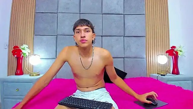 Snapshot of ChanellandMax chatting on September 2025 01:02:01 PM ChanellandMax online show from September 2025 01:02:01 PM