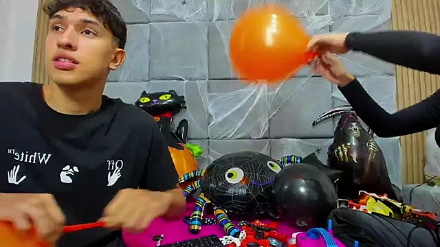 Snapshot of ChanellandMax chatting on October 2025 01:11:01 PM ChanellandMax online show from October 2025 01:11:01 PM