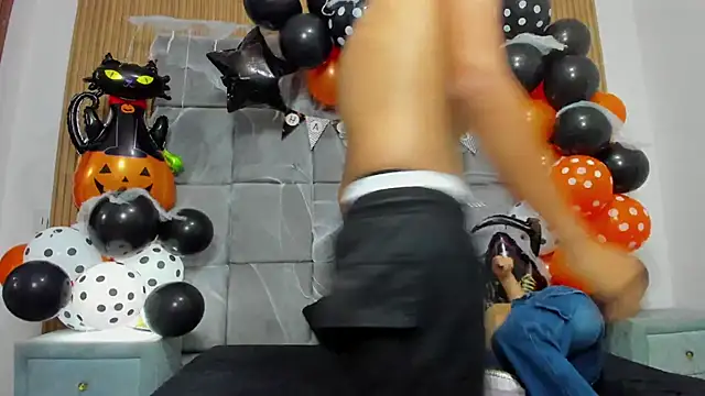 Snapshot of ChanellandMax chatting on October 2025 07:30:02 PM ChanellandMax online show from October 2025 07:30:02 PM