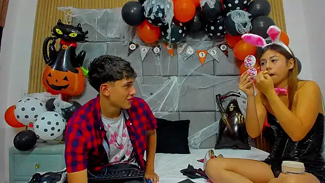 Snapshot of ChanellandMax chatting on October 2025 02:29:01 PM ChanellandMax online show from October 2025 02:29:01 PM