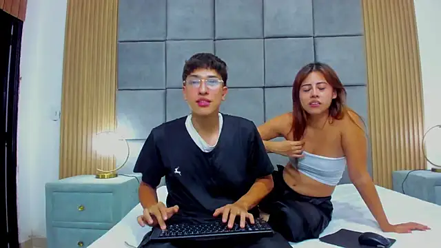 Snapshot of ChanellandMax chatting on November 2025 07:27:01 PM ChanellandMax online show from November 2025 07:27:01 PM