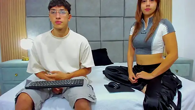 Snapshot of ChanellandMax chatting on November 2025 01:11:02 PM ChanellandMax online show from November 2025 01:11:02 PM