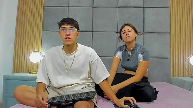 Snapshot of ChanellandMax chatting on November 2025 07:25:01 PM ChanellandMax online show from November 2025 07:25:01 PM