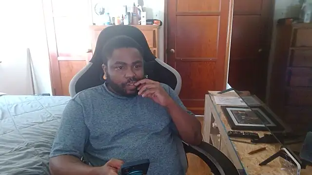 Snapshot of Breadwinnah chatting on June 2026 10:34:02 PM Breadwinnah online show from June 2026 10:34:02 PM