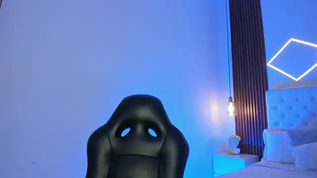 ZamabyCrucie online show from January 2026 12:04:02 AM