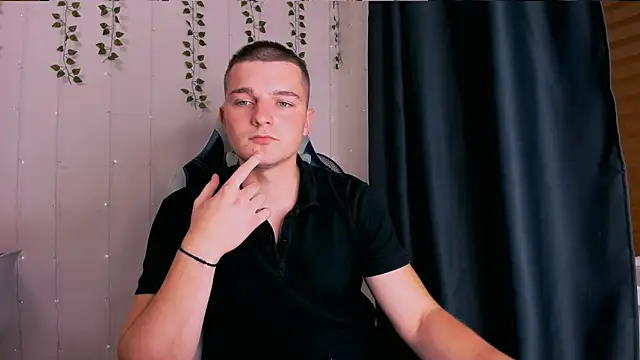 Snapshot of Your_Claddagh chatting on September 2025 07:05:01 PM Your Claddagh online show from September 2025 07:05:01 PM