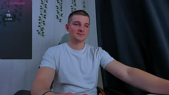 Snapshot of Your_Claddagh chatting on November 2025 02:32:02 PM Your Claddagh online show from November 2025 02:32:02 PM