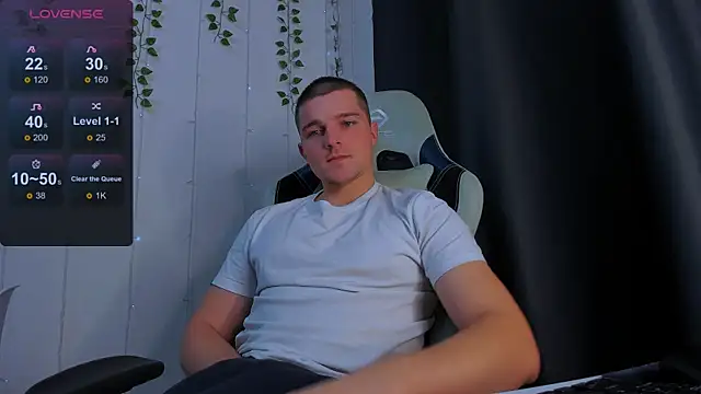 Snapshot of Your_Claddagh chatting on December 2025 02:33:02 PM Your Claddagh online show from December 2025 02:33:02 PM