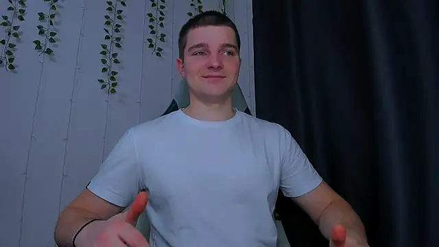 Snapshot of Your_Claddagh chatting on December 2025 04:56:01 PM Your Claddagh online show from December 2025 04:56:01 PM