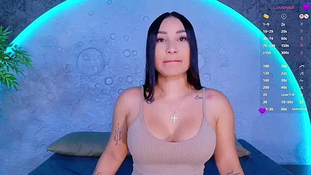 ReinaChloe online show from April 2026 04:35:02 PM