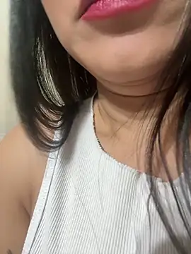 ReinaChloe online show from May 2026 04:09:01 AM