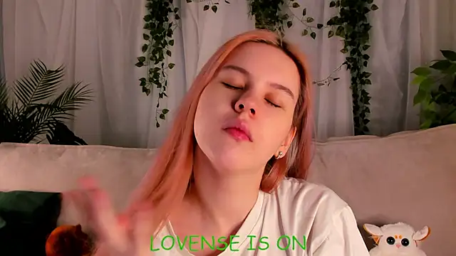 Snapshot of ElizSpieth chatting on October 2025 01:59:02 AM ElizSpieth online show from October 2025 01:59:02 AM