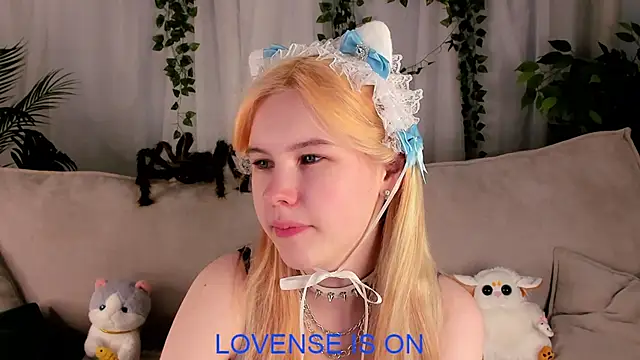 Snapshot of ElizSpieth chatting on October 2025 01:42:02 AM ElizSpieth online show from October 2025 01:42:02 AM