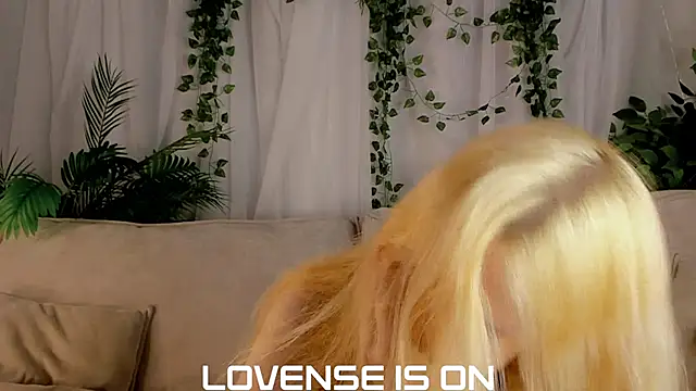 Snapshot of ElizSpieth chatting on October 2025 01:53:02 AM ElizSpieth online show from October 2025 01:53:02 AM