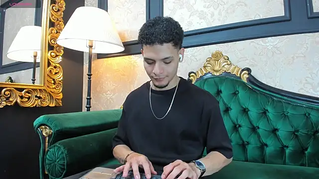 Snapshot of AlessandroKiing chatting on April 2026 02:18:02 PM AlessandroKiing online show from April 2026 02:18:02 PM