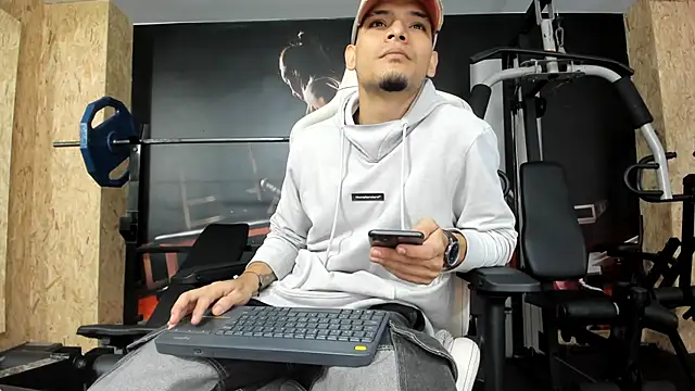 AlessandroKiing online show from June 2026 10:34:02 PM