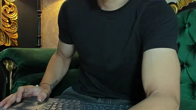 AlessandroKiing online show from July 2026 10:25:02 PM