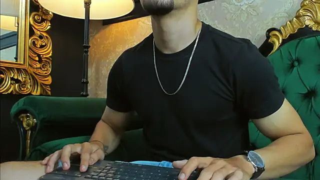 AlessandroKiing online show from August 2026 10:08:02 PM